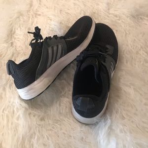 Adidas black tennis shoes size 6 1/2